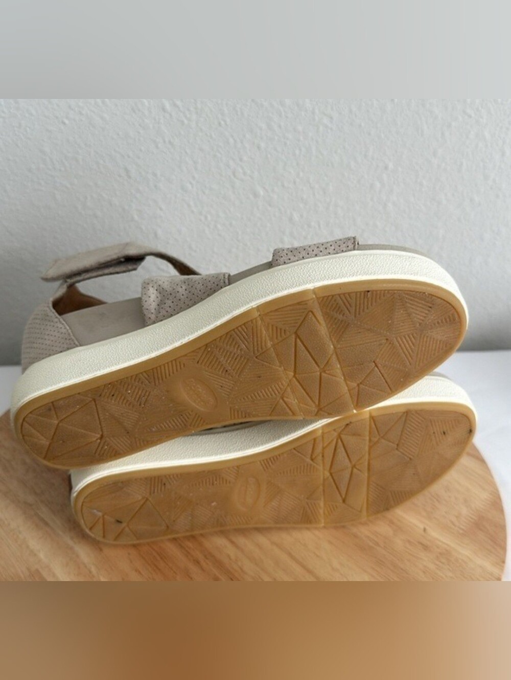 Dr. Scholl's women's comfort sandals in beige/light gray perforated suede S 8.5 - Picture 5 of 5